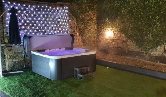 Honeybee Cottage, With A Log Fire & A Hot Tub. Bradford  Eksteriør bilde